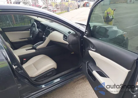 2020 Honda Insight Touring z USA, uszkodzony, nr VIN 19XZE4F94LE000522